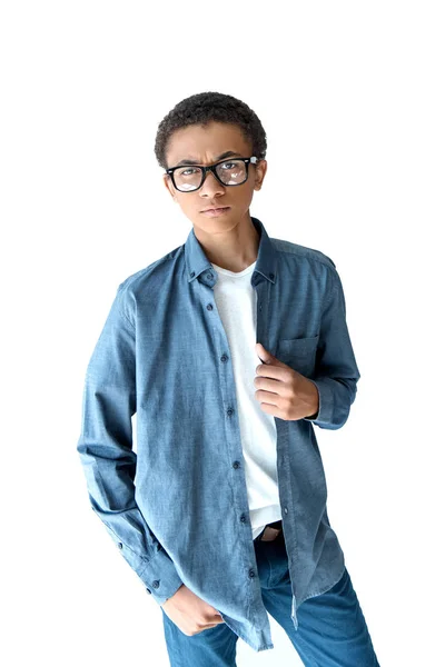 Afro-americano adolescente menino em óculos — Fotografia de Stock