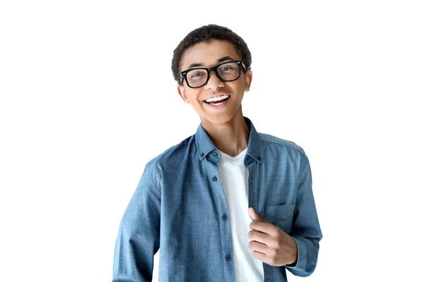 Afroamericano adolescente en gafas graduadas - foto de stock