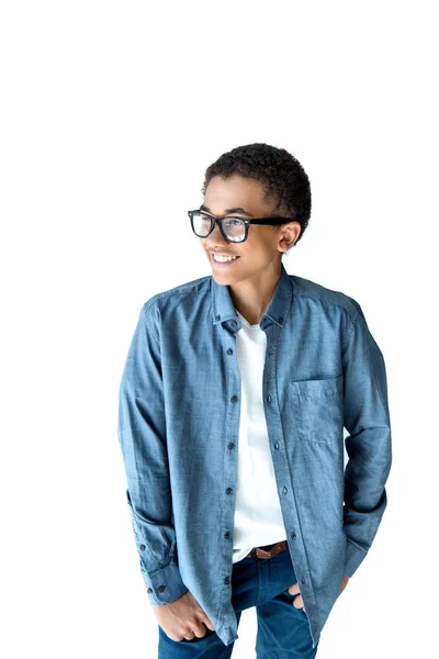 Afro-américain adolescent garçon dans lunettes — Photo de stock