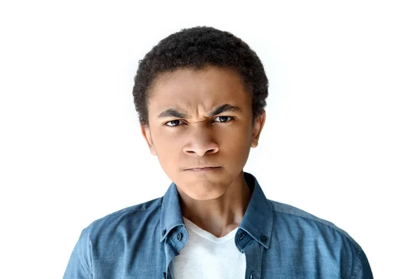 Enojado africano americano adolescente chico - foto de stock