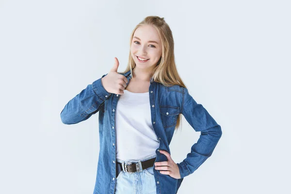 Adolescente chica mostrando pulgar hacia arriba - foto de stock