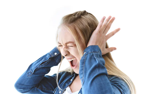 Gritando adolescente cubriendo oídos - foto de stock