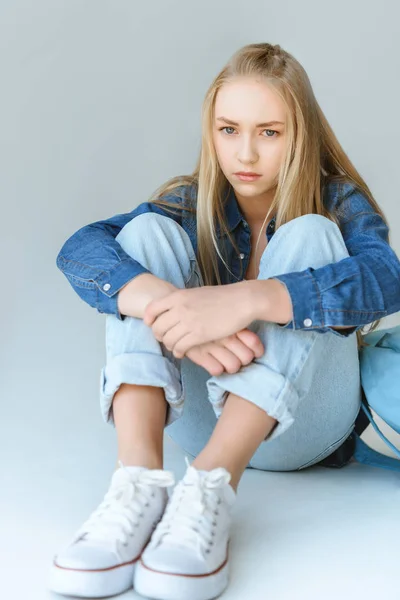Trauriges Teenie-Mädchen — Stockfoto