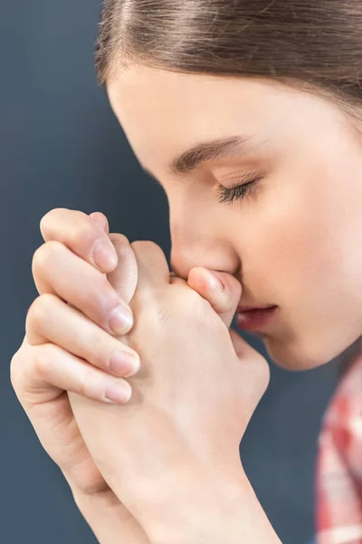 Nachdenkliche kaukasische Teenager-Mädchen — Stockfoto