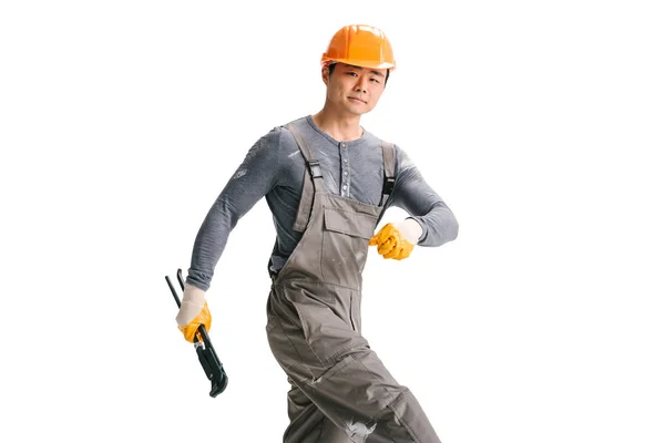 Trabajador de la construcción con llave de tubo - foto de stock