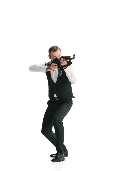 Agent secret en costume avec fusil — Photo de stock