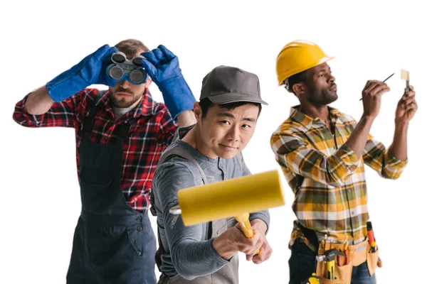 Grupo de trabajadores multiétnicos de la construcción - foto de stock