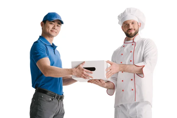 Mensajero asiático y hacer la entrega para el chef - foto de stock