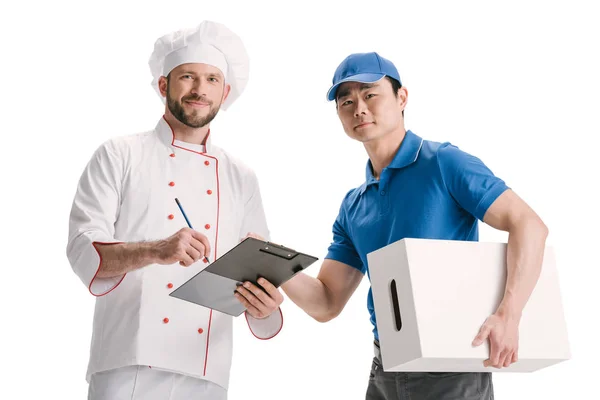 Asiático courier e fazendo entrega para chef — Fotografia de Stock