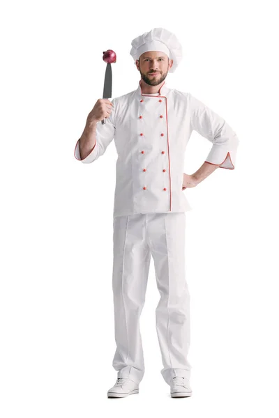 Chef avec oignon sur couteau — Photo de stock
