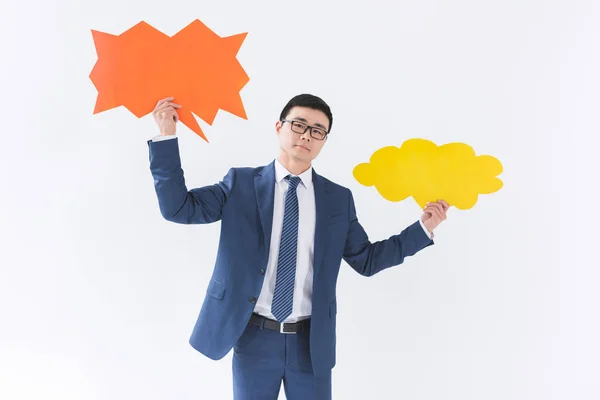 Asiático hombre de negocios con tarjetas en blanco - foto de stock