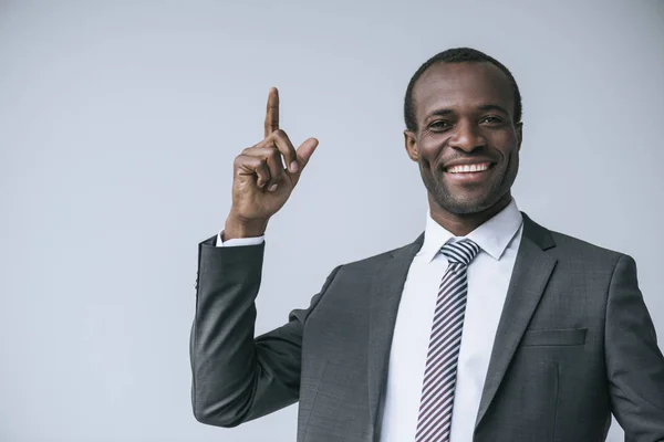 Glücklich afrikanisch-amerikanischer Geschäftsmann — Stockfoto