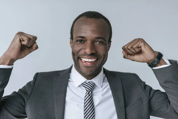 Збуджений афроамериканський бізнесмен — стокове фото