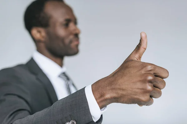 Africano americano empresário mostrando polegar para cima — Fotografia de Stock