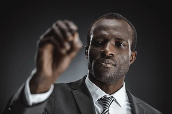 Hombre de negocios afroamericano - foto de stock