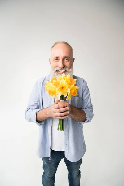 Senior man with bouquet — Stock Photo