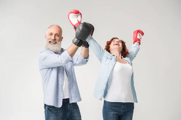 Paar siegt in Boxhandschuhen — Stockfoto