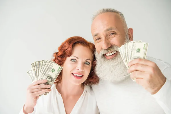 Paar mit Dollar-Scheinen — Stockfoto