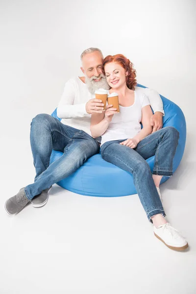 Couple drinking coffee — Stock Photo