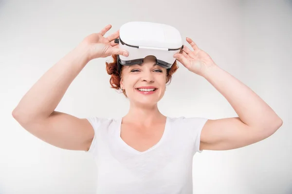 Woman using virtual reality headset — Stock Photo