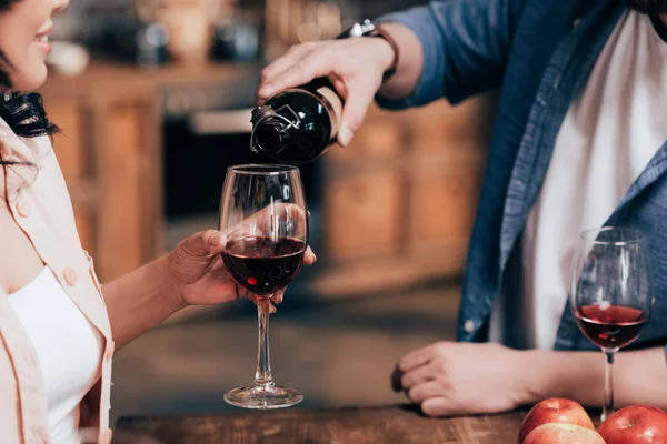 Пара бутылок вина — стоковое фото