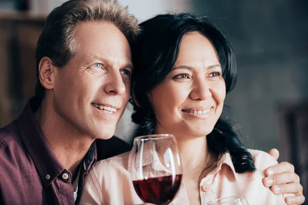 Couple drinking wine — Stock Photo