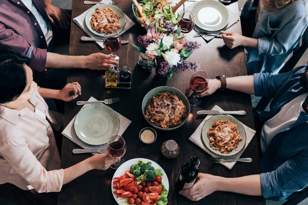 Amis dîner — Photo de stock