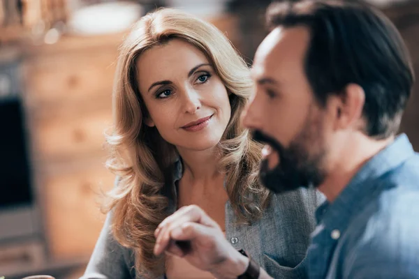 Mid adult couple — Stock Photo