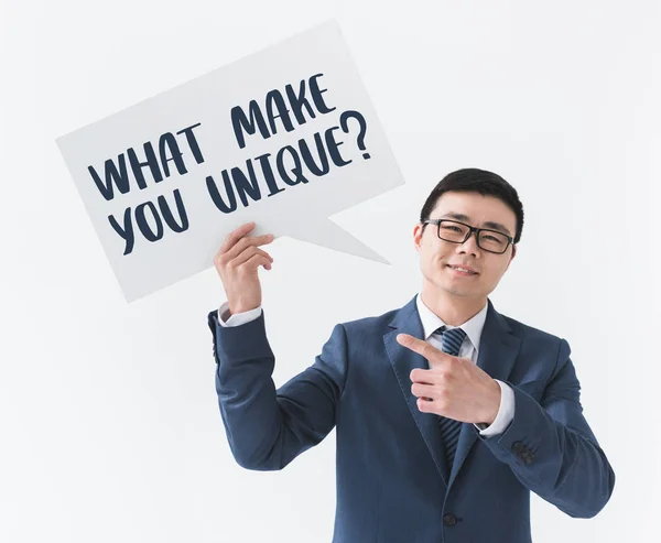 Asiático hombre de negocios con pregunta en tarjeta - foto de stock
