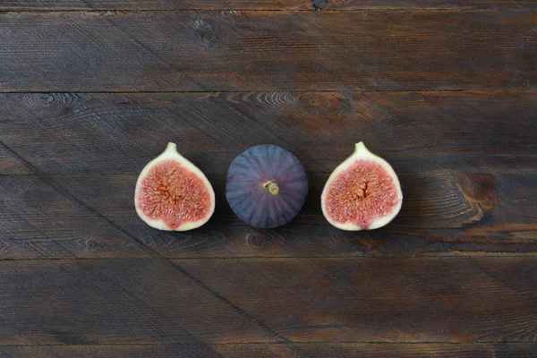 Figs on a wooden background — Stock Photo, Image