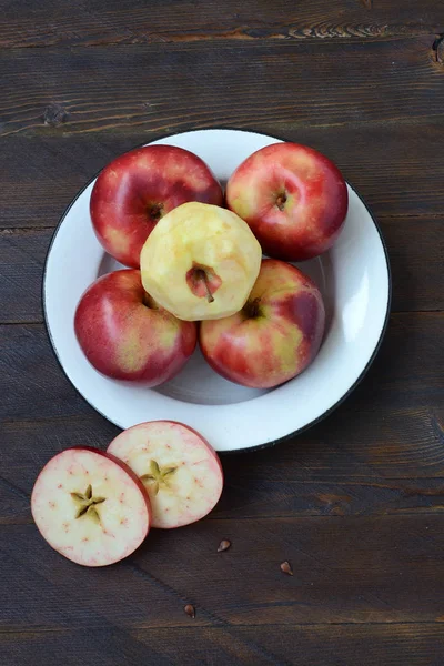 Nature morte aux pommes rouges — Photo