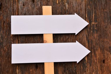 Aynı yönde doğada işaret beyaz boş işaretleri