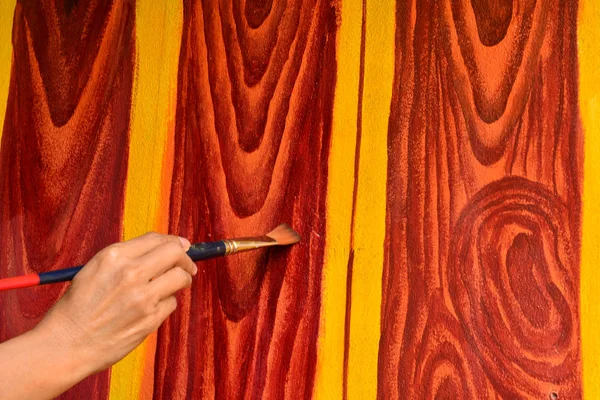 Woman painting renovating with wood color paint — Stock Photo, Image