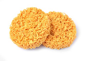 Beyaz arka plan üzerinde izole anlık erişte