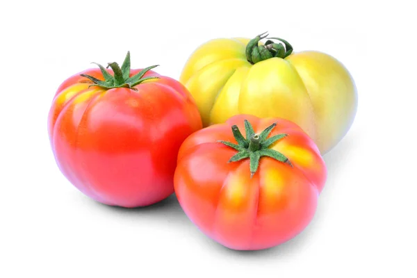 Beyaz arka plan üzerinde izole taze kırmızı ve sarı domates — Stok fotoğraf