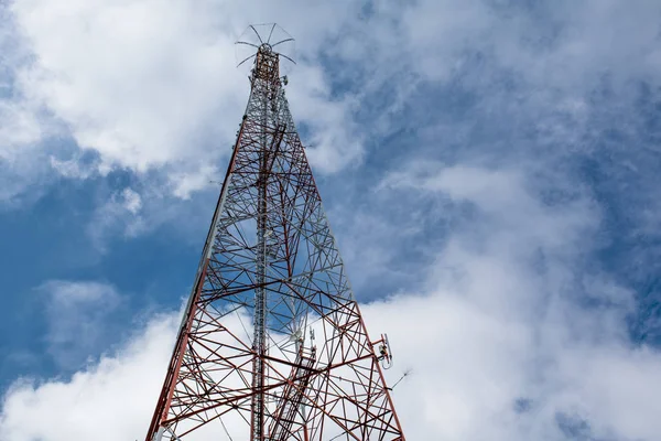 Telekommunikationsmast TV-Antennen drahtlose Technologie — Stockfoto