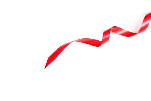 A fita vermelha espiral isolada no fundo branco . — Fotografia de Stock