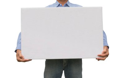 Beyaz arka plan üzerinde izole beyaz kutu taşıyan iş adamı