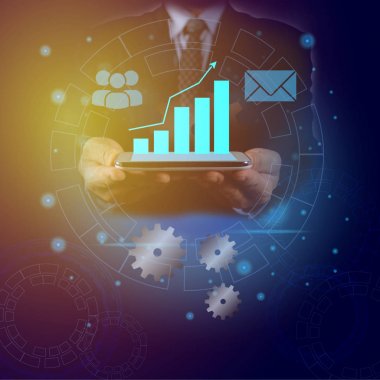 Çift pozlama hisse senedi mali endeksi ile akıllı telefon ve iş adamı. Finansal hisse senedi piyasasında muhasebe piyasa ekonomisi analizi. Sanal ekran teknolojisi kavramı ile işadamı el.