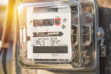 Analog elektrik sayaçları. Watt saat elektrik sayaçları. Elektrik kavramı.