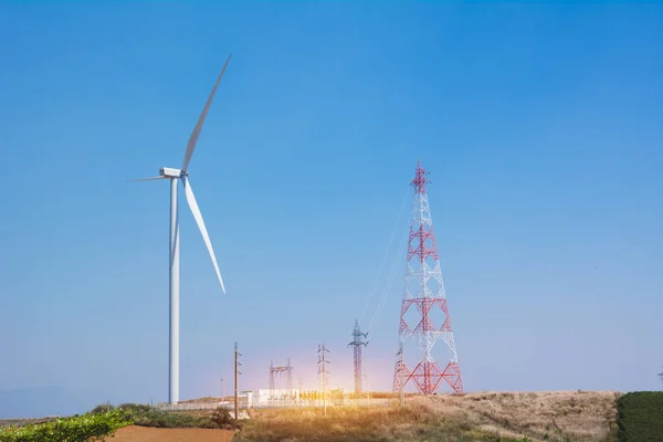 Wind turbines under the blue sky. Wind turbines generating electricity. — Stock Photo, Image