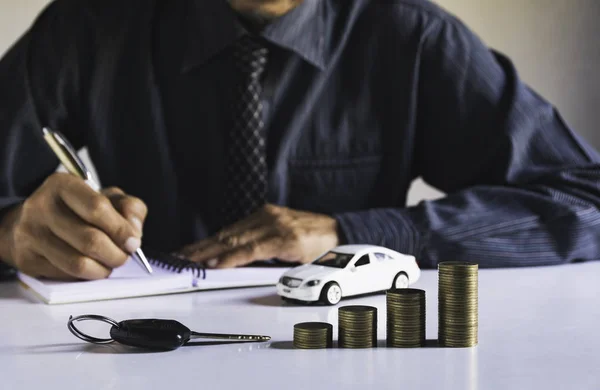 Auto verzekering en auto service. Boekhouding en financieel concept. — Stockfoto
