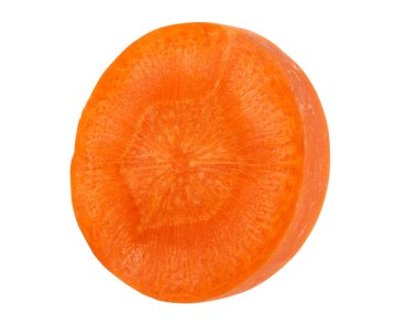 Beyaz arka planda izole edilmiş taze havuç. Kesme yolu olan havuçları kapat.