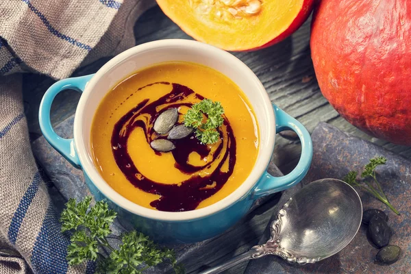 Тыквенный суп с семенами — стоковое фото