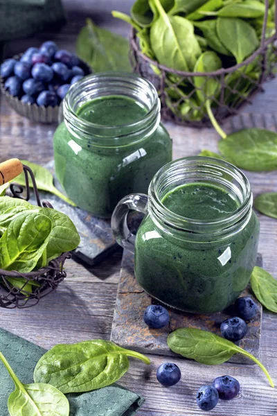 Groene smoothie met spirulina — Stockfoto