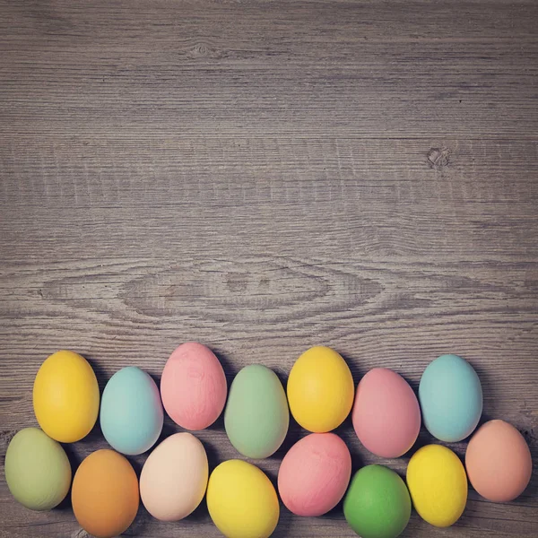 Huevos de Pascua en fila — Foto de Stock