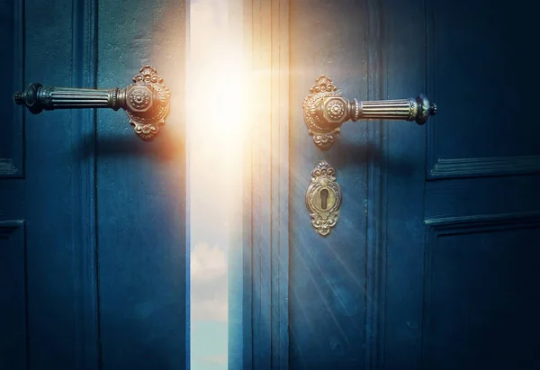 Open blue door — Stock Photo, Image