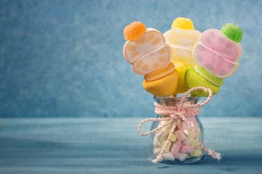 Küçük bir bardak hatmi sopa