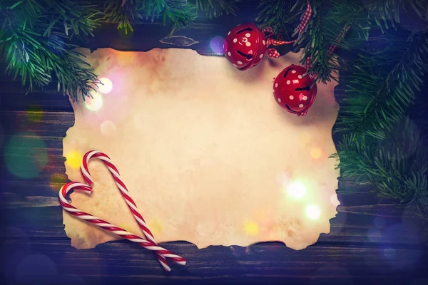 Vánoční dekorace s pergamen — Stock fotografie
