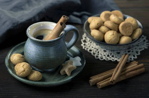 Koffie met kaneel — Stockfoto